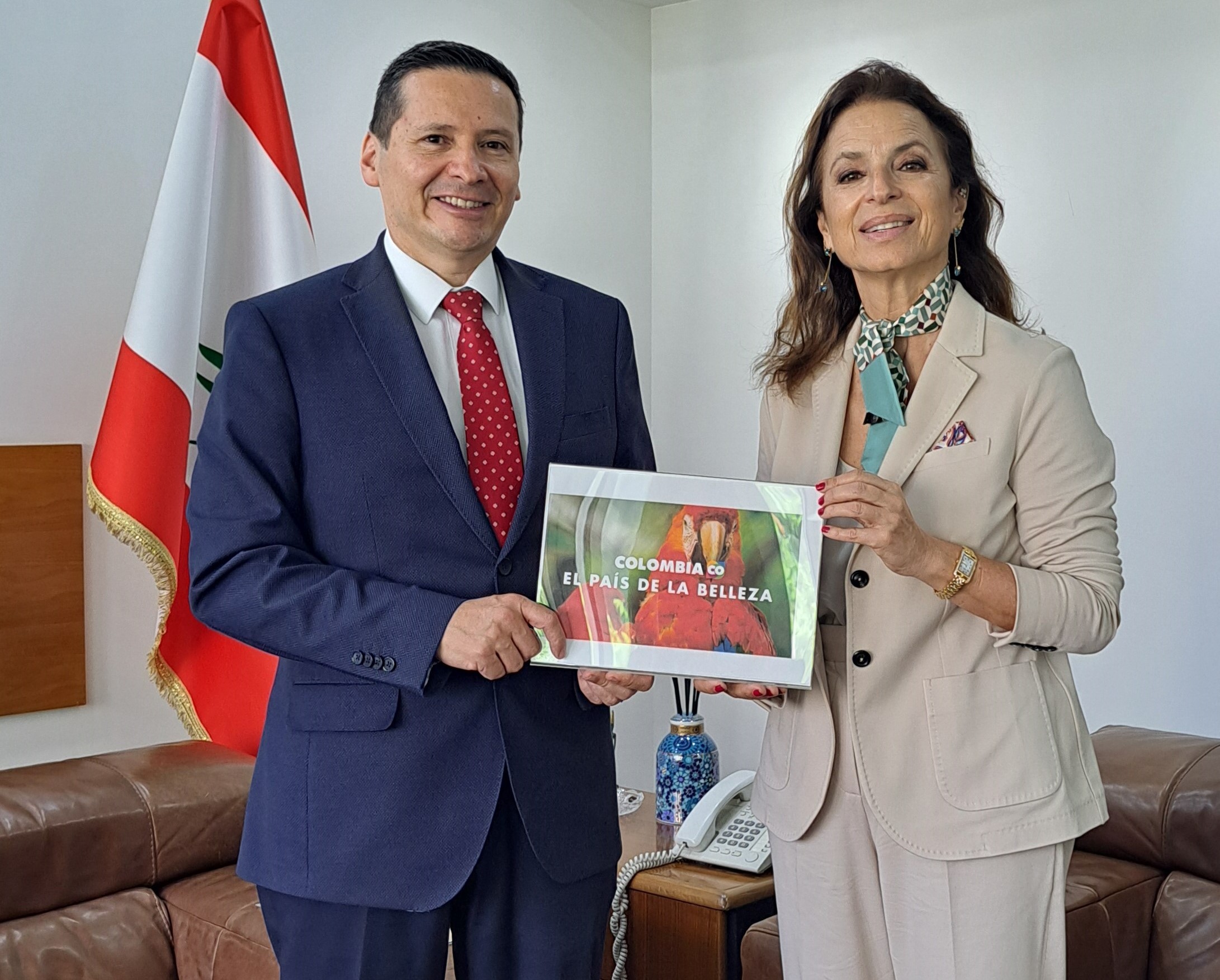 Embajador Edwin Ostos Alfonso promueve a Colombia como destino turístico ante la Ministra de Turismo del Líbano